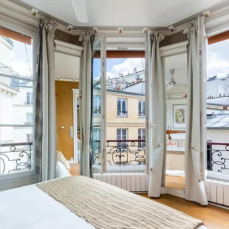 Apartment 3p Baroque With Rooftop View Paris